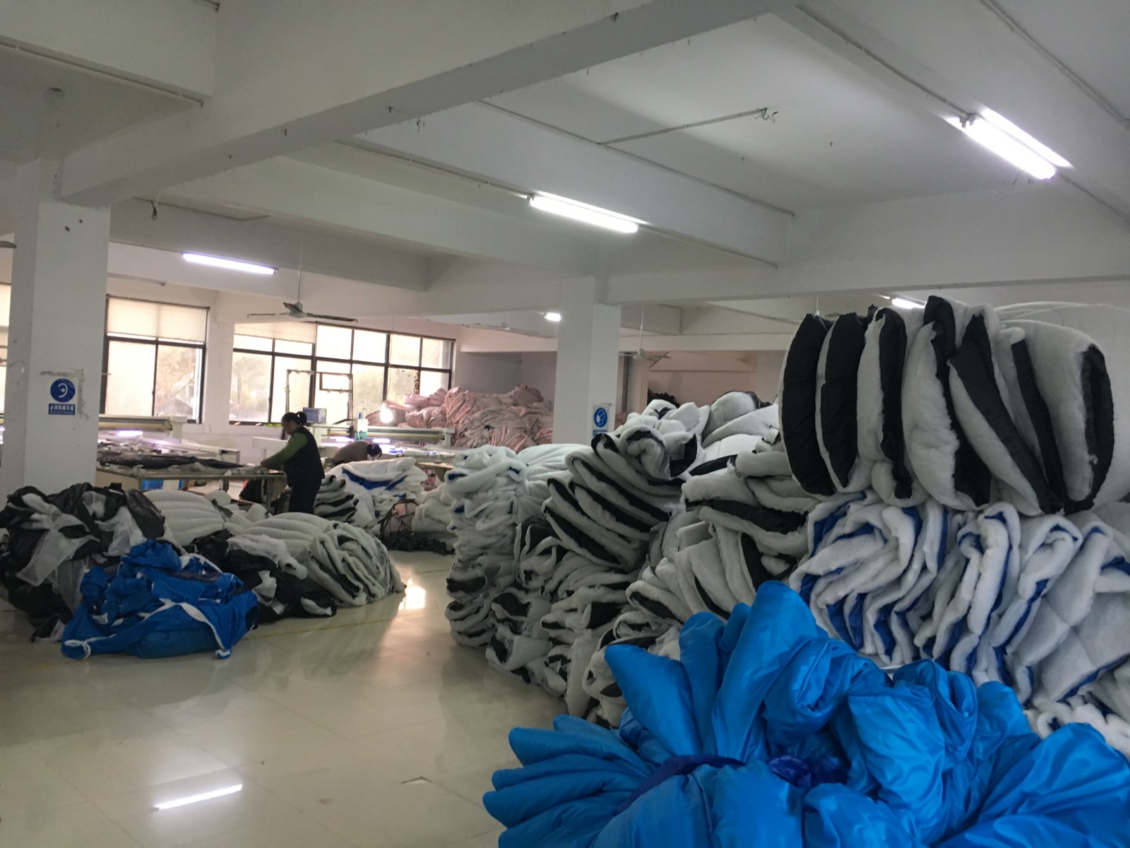 NT-sleeping bag production.JPG