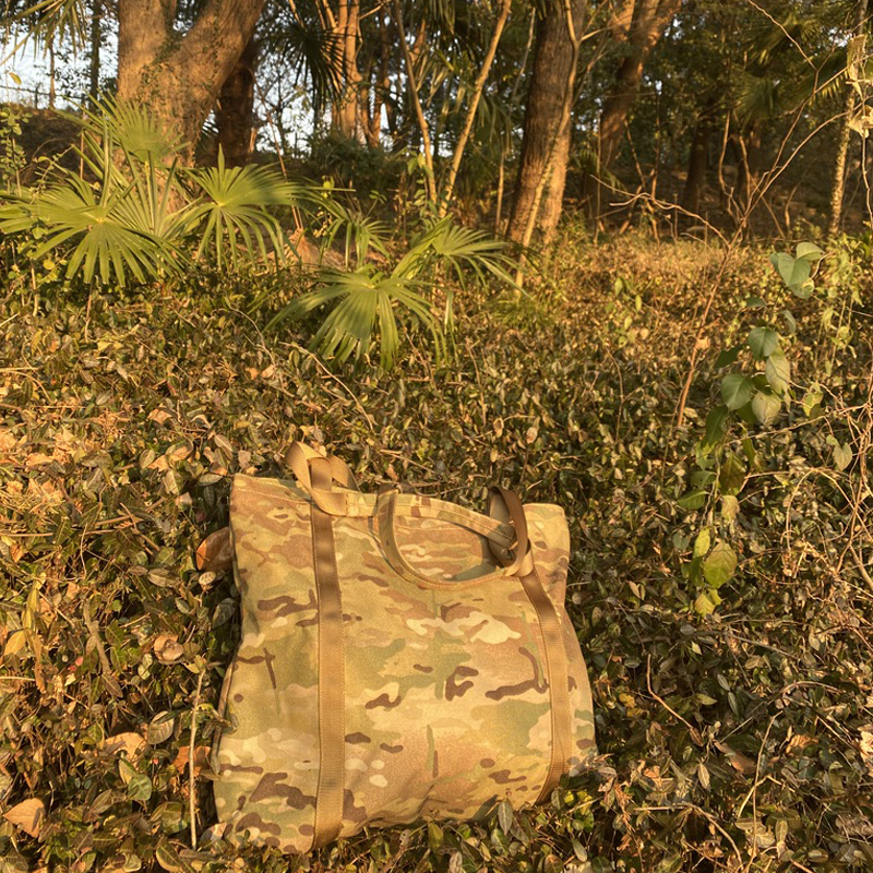 Camouflage fashion tote bag with zipper 