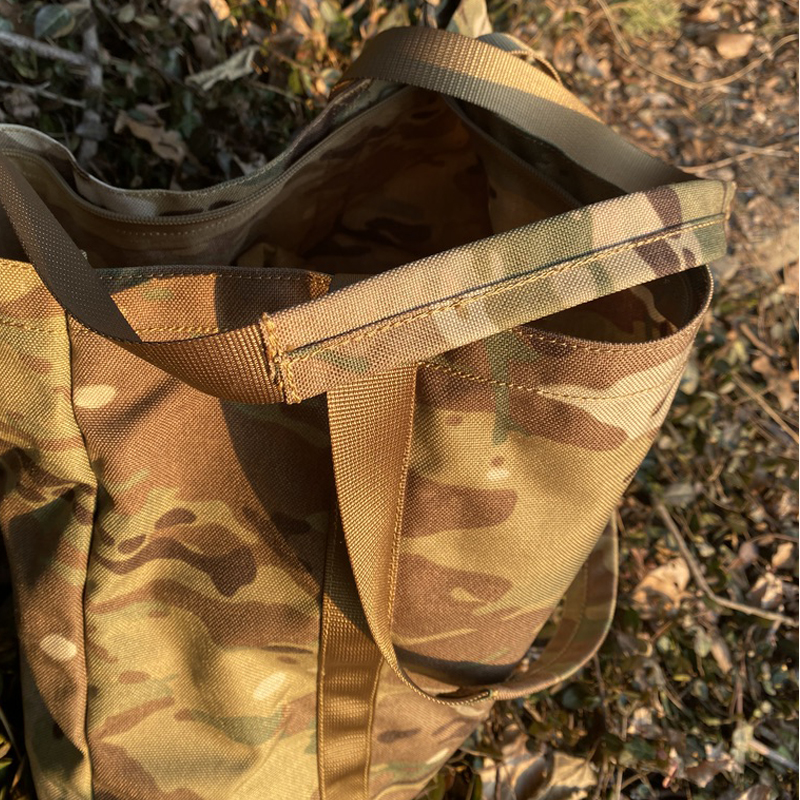 Camouflage fashion tote bag with zipper 